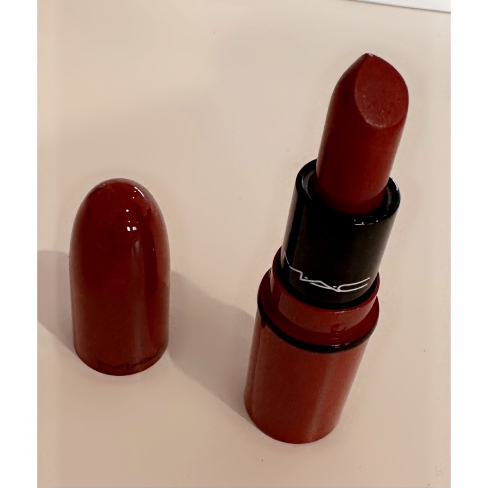 MAC Cosmetics Lipstick in Dubonnet